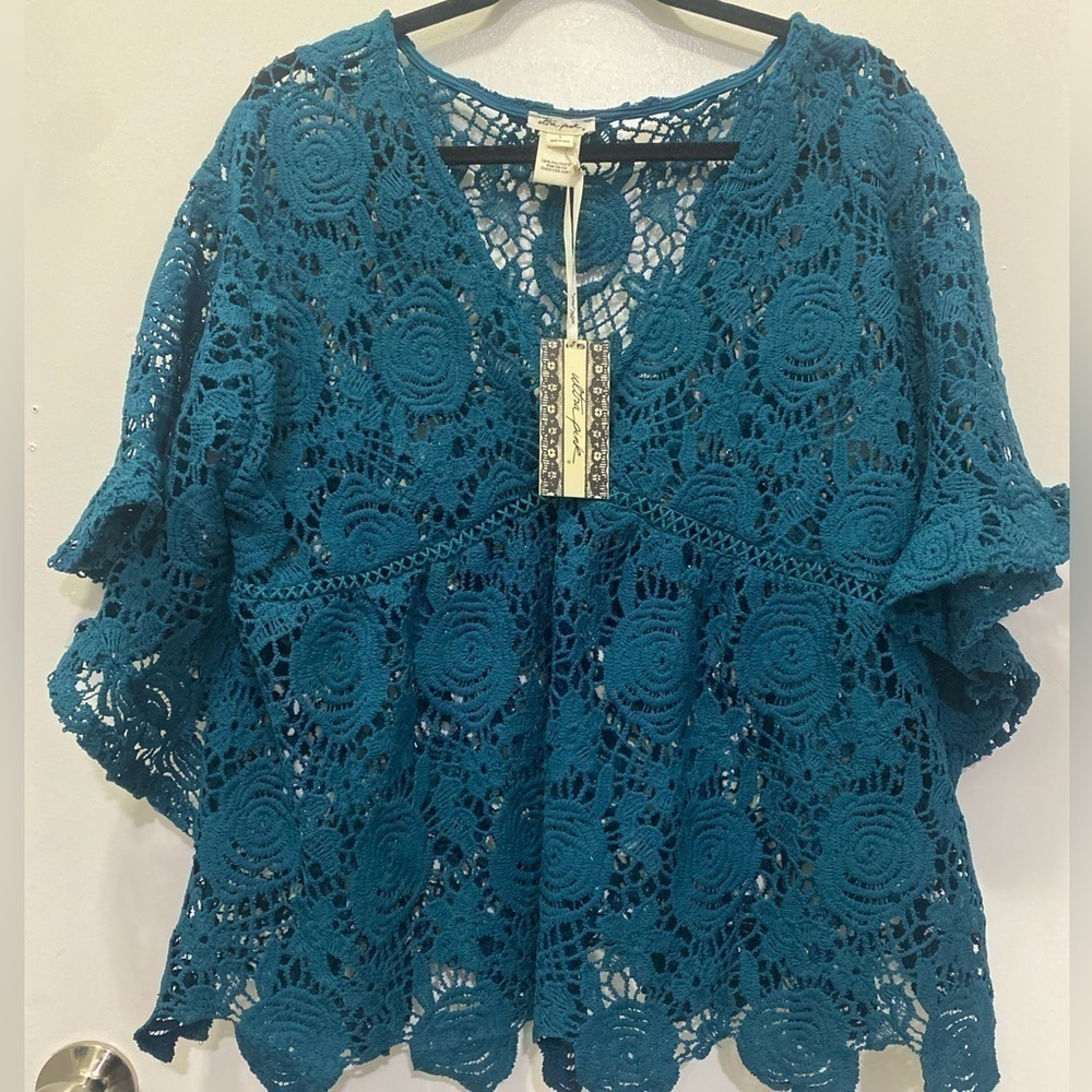 NWT!Ultra Pink Crochet Batwing Teal Top Sz L